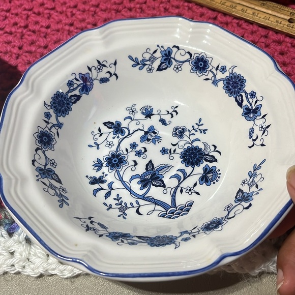 Vintage Korea Seine Blue Onion Round 7" Salad Soup Scalloped Bowl - Picture 2 of 5